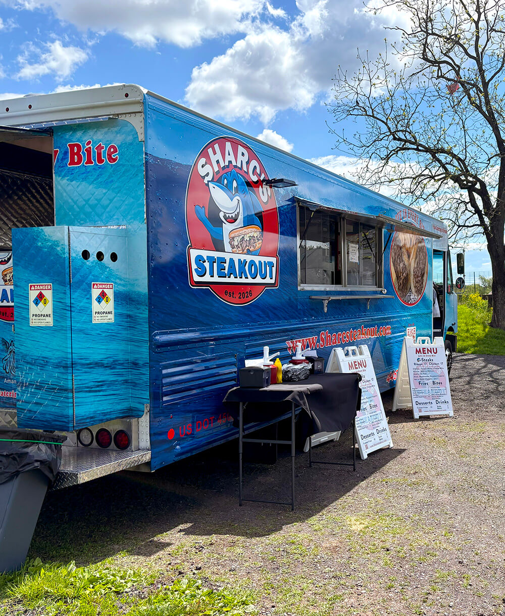 Food-Truck-Outside-Story-Page_0475